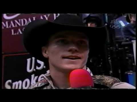 Justin McBride vs Smokin Gun - 03 PBR Anaheim (92 pts)