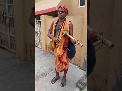 A minstrel from rural Odisha singing 'Tika Gobinda Chandra' with one stringed instrument 'Kendara' — वीडियो थंबनेल