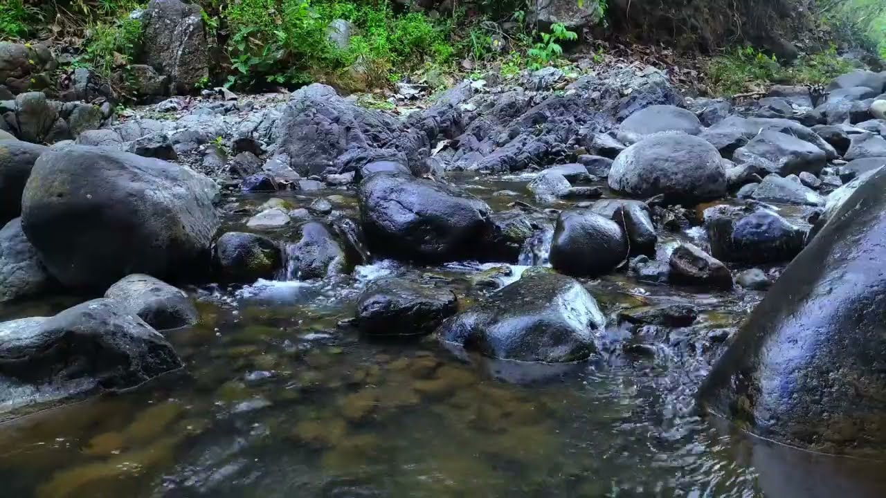 Water trickling relaxing | Water in the atmosphere | Meditation music for positive energy water