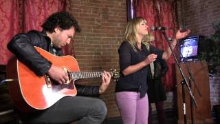 ALEXZ JOHNSON - Skipping Stone - acoustic MoBoogie Loft Session