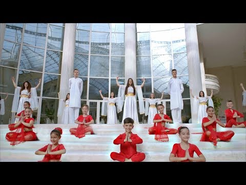 download lagu mp3 mp4 Indish Christmas Day, download lagu Indish Christmas Day gratis, unduh video klip Indish Christmas Day