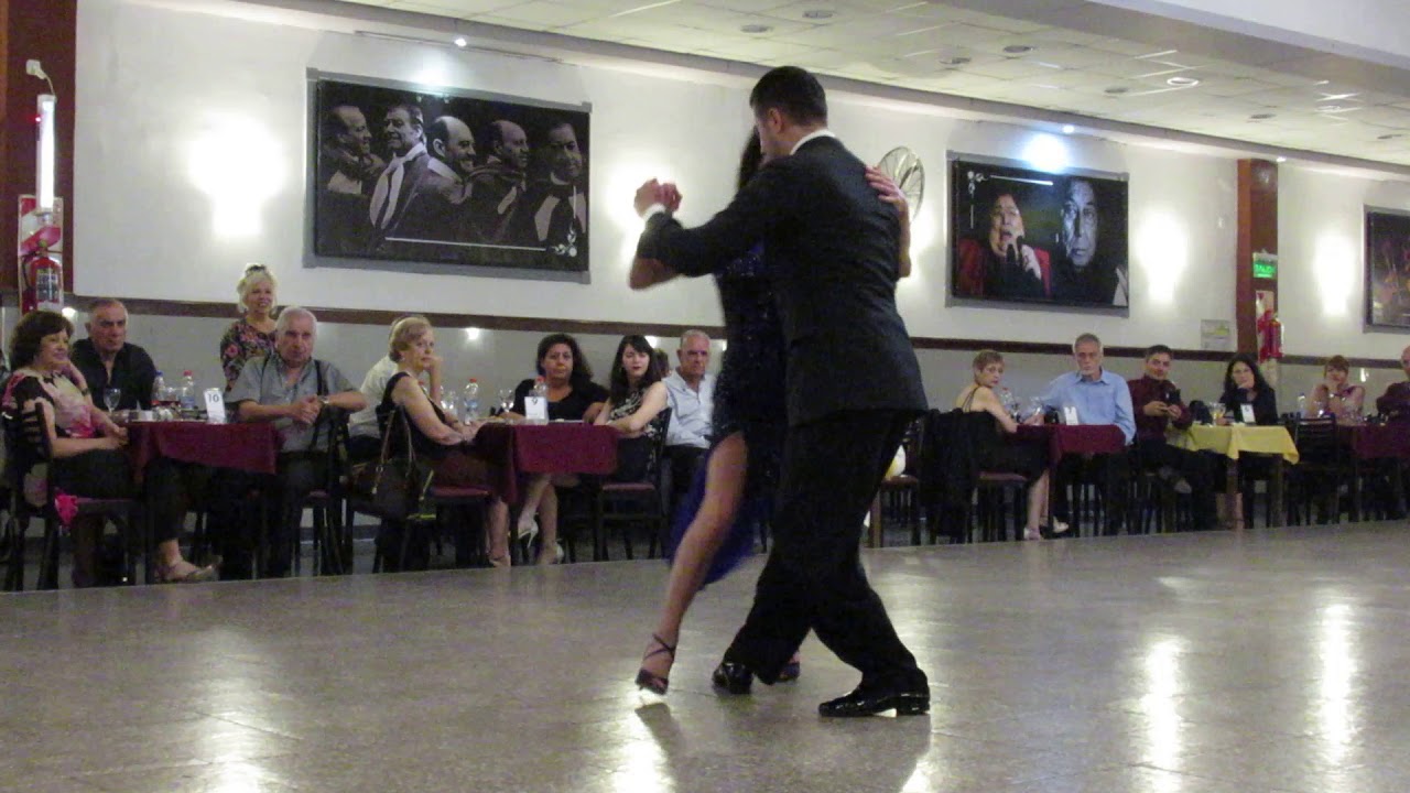 En Milonga "La Baldosa" bailan: Natalia Atepaeva y Ruslan Takhirov