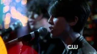 Tegan and Sara - Now I'm All Messed Up on 90210