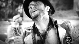 The Les Clöchards: Love Baby (Music Video)