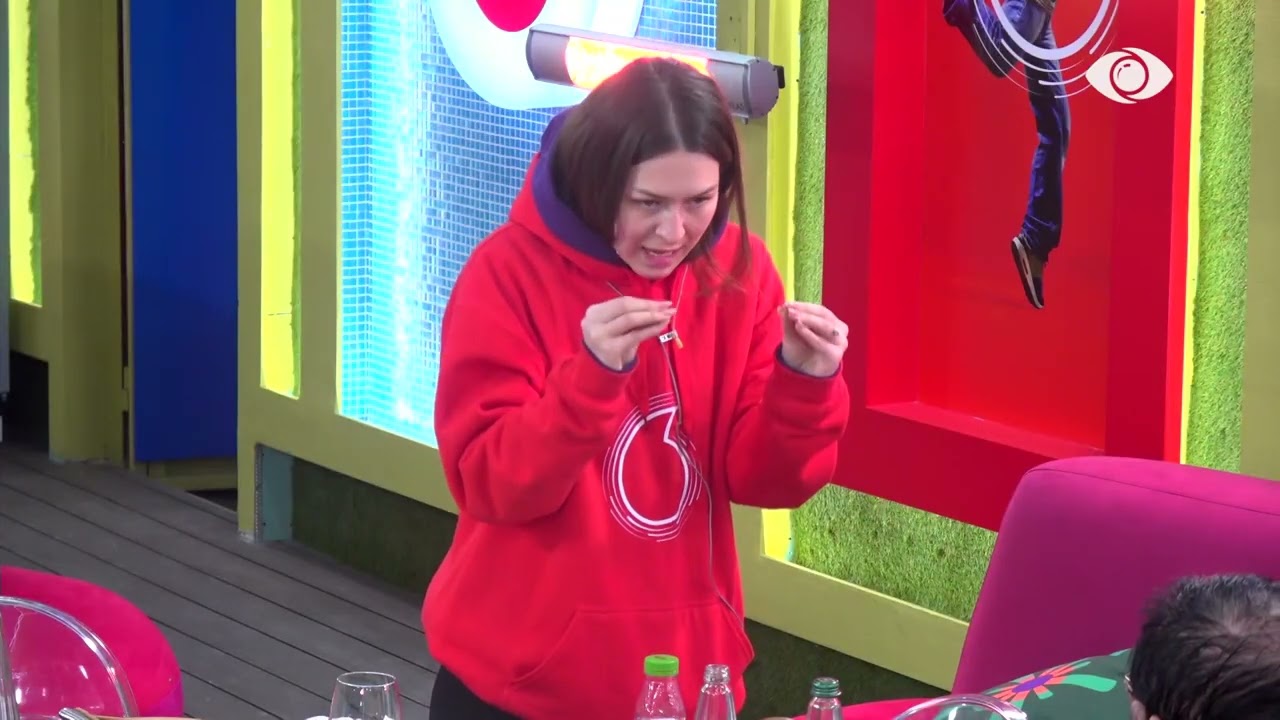 Françeska-Gazit: Ti po e tejkalon, nëse gjesti të mërziti të kërkoj ndjesë