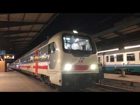 IC 705 in partenza dalla stazione di Bari Centrale