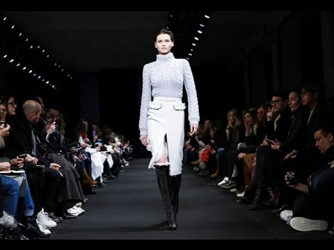 ALTUZARRA F/W 2015. Daria Shapovalova at NYFW