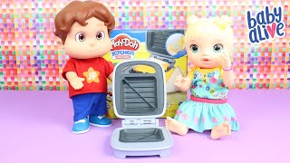 BABY ALIVE FAZENDO UM LANCHINHO PARA O SEU AMIGO JP