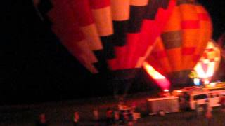 preview picture of video 'Pershing Balloon Derby - Balloons Lighting Up'