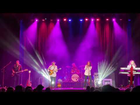 Journey why can't this night go on forever performed by Majesty of rock live at the Savannah