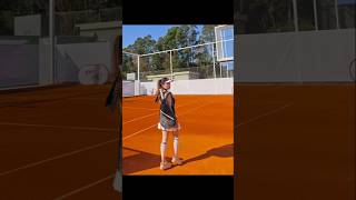 クレーコートの上で、今日のいい天気を満喫中。 #テニスあるある #tennis #jstennisclub #sports #テニスコミュニティ