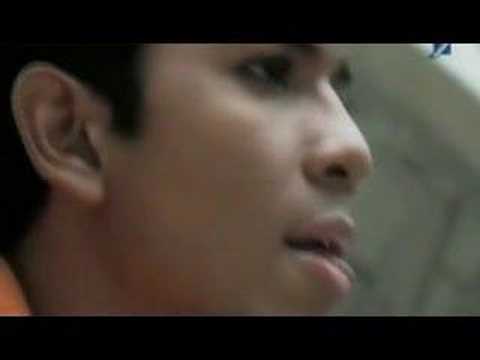 download lagu mp3 mp4 Taufik Batisah Usah Lepaskan acoustic, download lagu Taufik Batisah Usah Lepaskan acoustic gratis, unduh video klip Taufik Batisah Usah Lepaskan acoustic