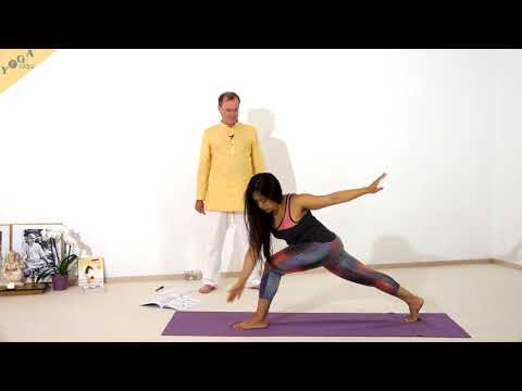Drehendes Heldendreieck mit Arm an der Außenseite des Knies - Yoga Asana Lexikon