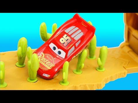 NEW - CARS Lightning McQueen CRASH!! Disney Cars 3 Movie Cruz Ramirez Trains McQueen
