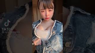 【TikTok】おっぱい持ち上げ