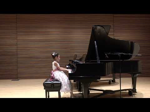 Celine  Hairr age 9 - Georg Wagenseil: Divertimento