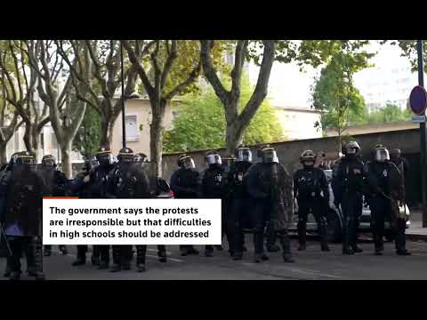 催淚瓦斯、路障！法國學生走上街頭抗議！ (Tear gas and barricades as French students take to the streets)