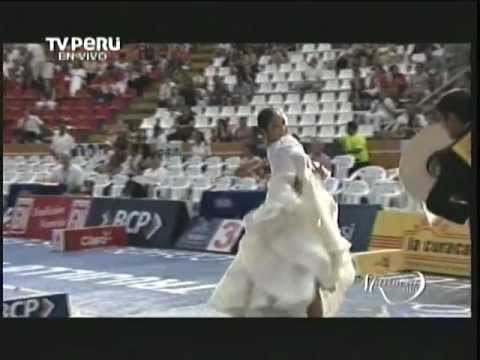 Trujillo069 SONANDO EL CUERO DEL TAMBOR junior 1a f 10a t - 53 concurso marinera Trujillo 2013 jcz