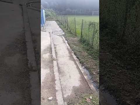 ESGOTO INVADIU O CAMPO DA FAVELA DO JARDIM DAS PALMEIRAS MORADORES JÁ NÃO AGUENTA MAIS