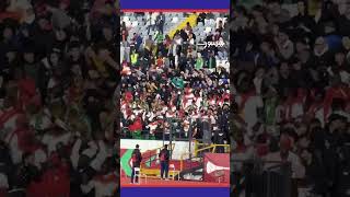 الجماهير المغربية تخلق أجواء احتفالية مع الجماهير البوركينابية thumbnail