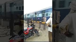 preview picture of video '#padmavatexpress at #tala railcrossing at slow motion'
