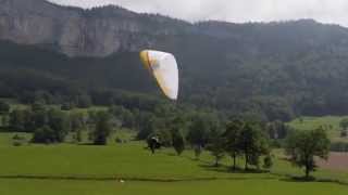 preview picture of video 'Vols en parapente au dessus de Saint Martin en Vercors'