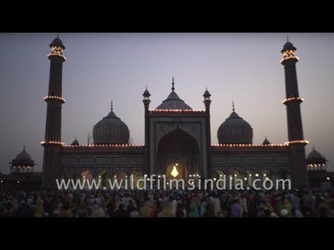 Jama Masjid springs to life as sun sets on another Ramadan day