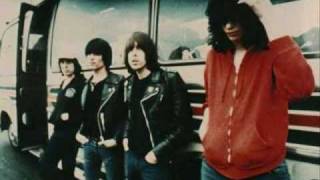 The Ramones - She&#39;s A Sensation (Live 1981)
