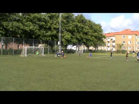 Timothy Persson mål för Lilla Torg mot Belluvue.mpg