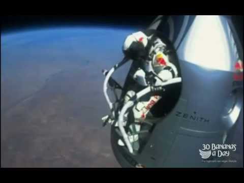 Felix Baumgartner supersonic free fall from 128k high! Photos + vlog review by The Durianrider.
