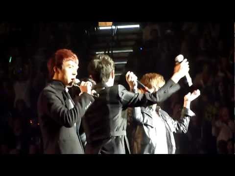 111126 B2ST Dongwoon + Hyunseung speaking English @ KPOP MASTERS