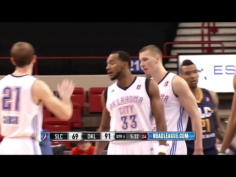 Kaleb Tarczewski with the dunk!