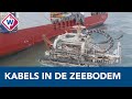 Robot legt kabel over Noordzeebodem naar nieuw windmolenpark