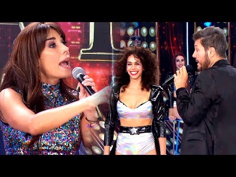 Laura Fidaldo corrected Flor de la V with a dancer from Marcelo Tinelli's staff.