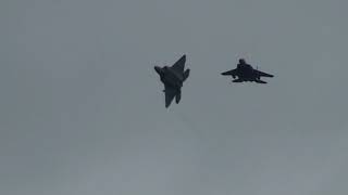 preview picture of video 'F22 Raptor with F15 at Raf Fairford 14/07/2008'