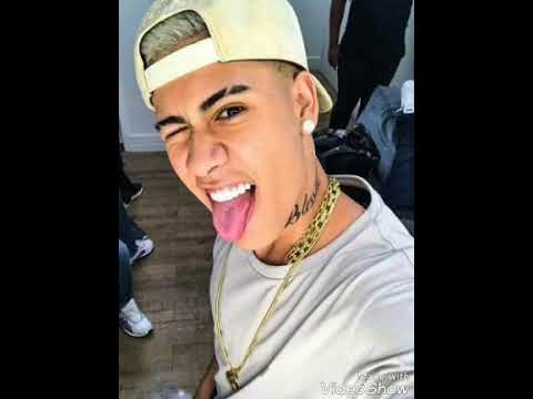 MC Bola feat. Mc Kevinho -(Ela é demais)