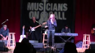 Martina McBride sings &quot;That&#39;s Me&quot;