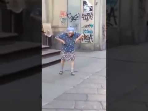 Nonnina Che balla 😉😂😂