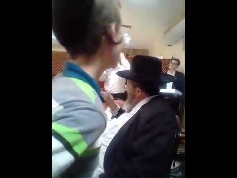 בדחן בשבע ברכות עושה פארודיה מהר' ישראל מאיר לאו