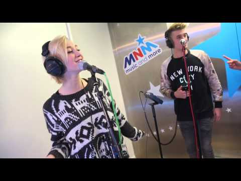 MNM: 4REIGNRS - Als Ik In Een Kerstbal Kijk