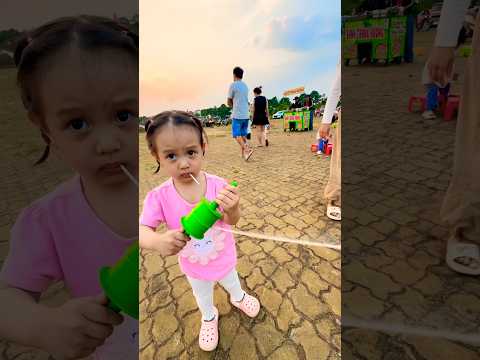 Thả diều cô bé ra hết cuộn dây diều bay xa quá đã luôn rồi..#patang #kite #layangan #thadieu #pipa