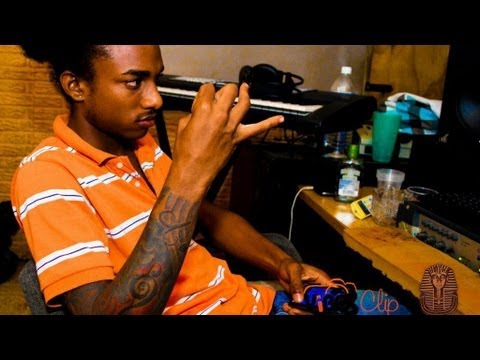 Jayds Ft. Onton - Life Over Death (Raw) [Holiday Riddim] Nov 2012