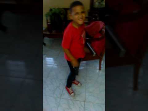 Niño hemitando a bulin 47