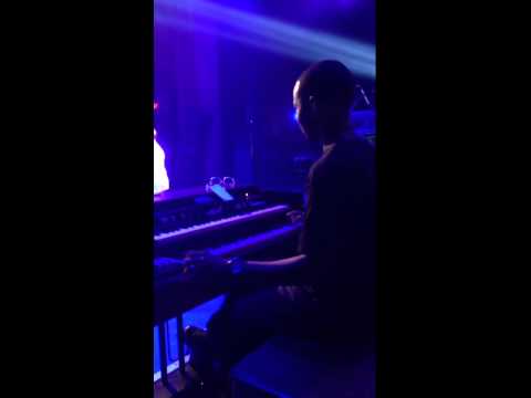 Marvin Sapp singing the Blood Jason Tyson on Organ Blazin!!!!!