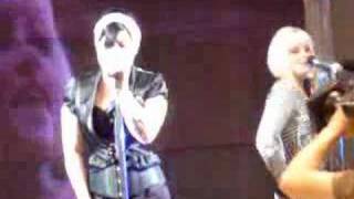 Kelly Osbourne live @ TOPSHOP 2005