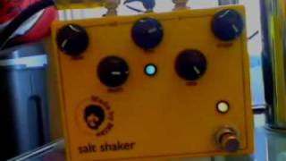 Video thumbnail for MadeByMike Saltshaker Tremolo by ShortScaleGearDemos