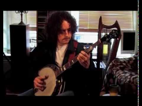 Rino Silden playing the banjo