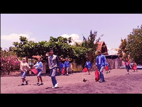 KEGIATAN PENGOLAHAN SAMPAH PLASTIK BOTOL AQUA BEKAS MENJADI TEMPAT SAMPAH| Part 1