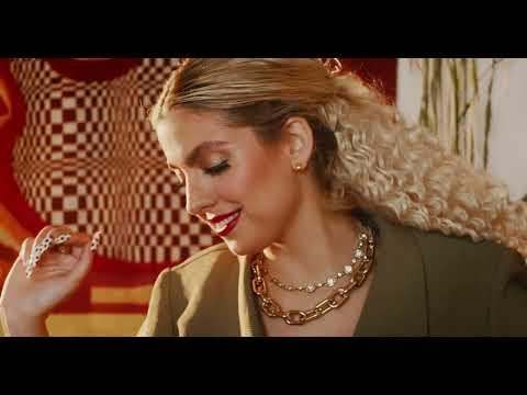 CLARA VALVERDE - CURIOSIDADE (clipe oficial)