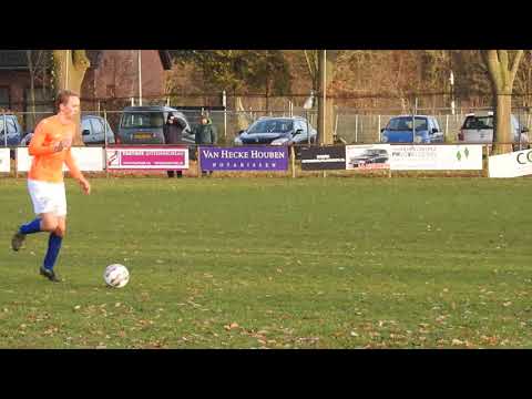 Joris schiet van 25 meter net over de kruising